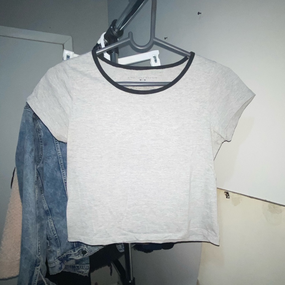 Gray crop top shirt